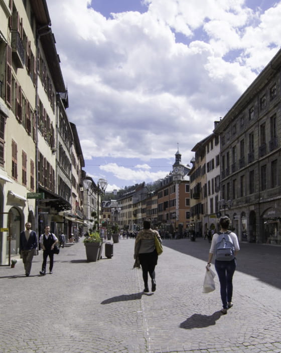 Rue piétonne du centre ville de Chambéry