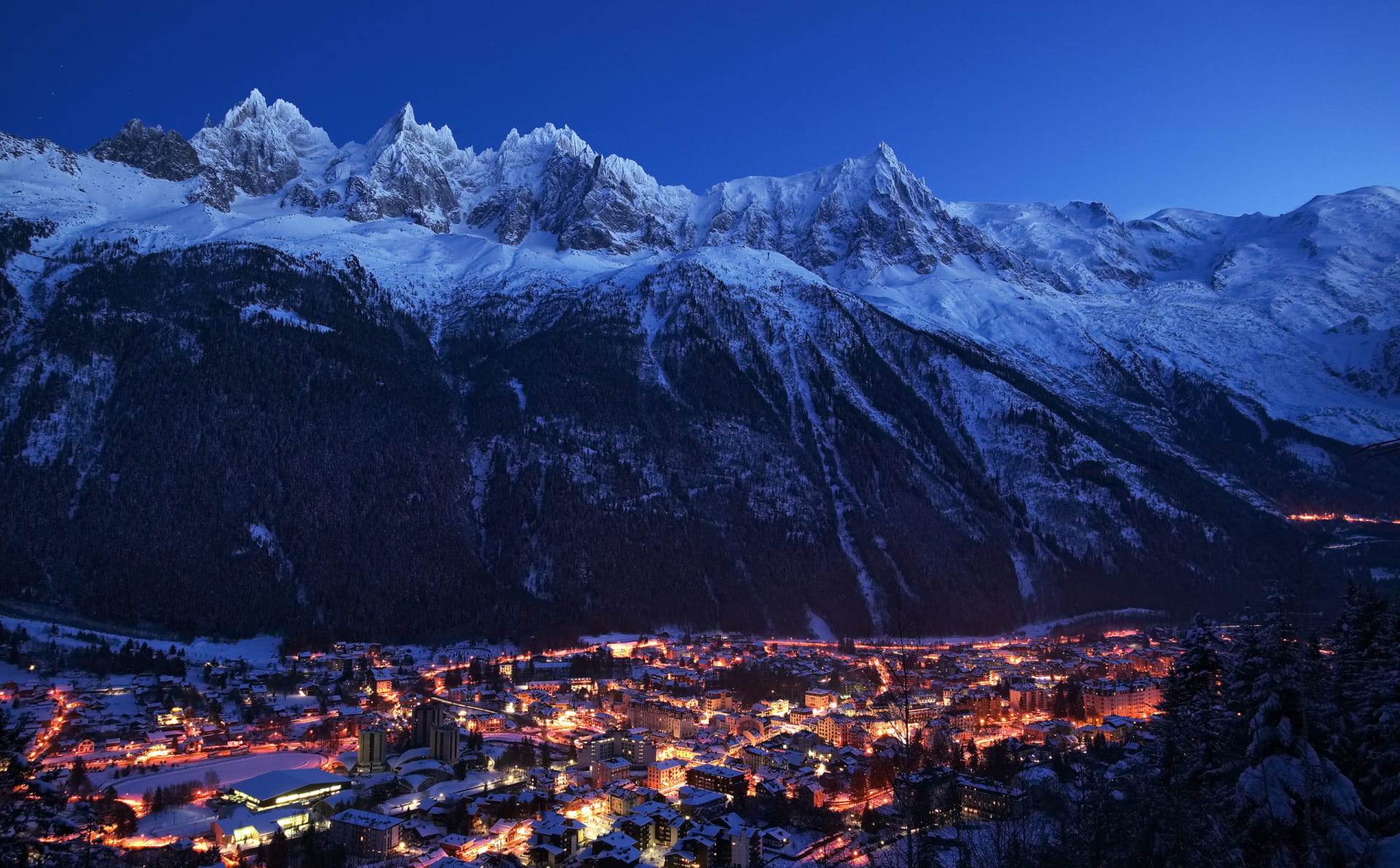 Chamonix Mont-Blanc de nuit