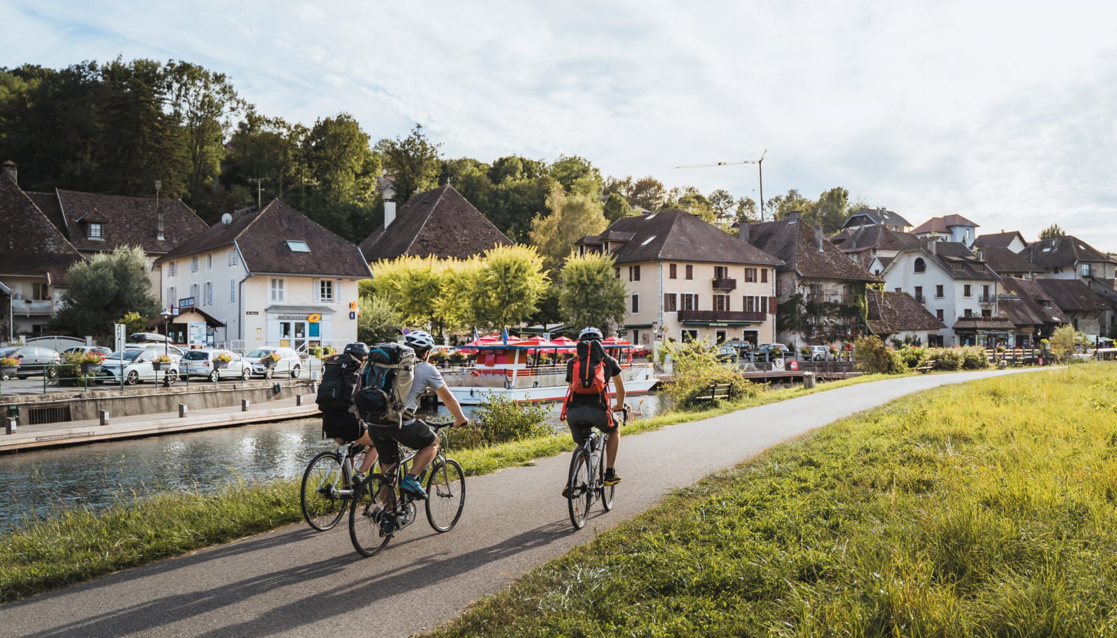 Balade en vélo le long du canal de Savières à Chanaz