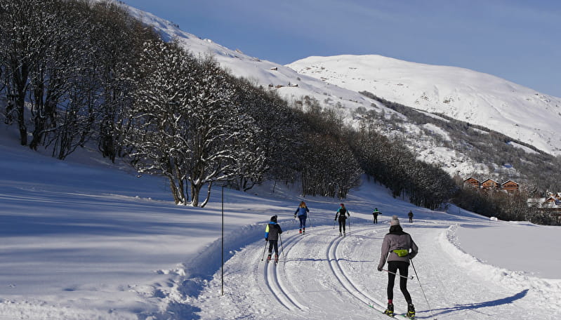 En ski de fond sur le domaine nordique de Valloire, piste verte