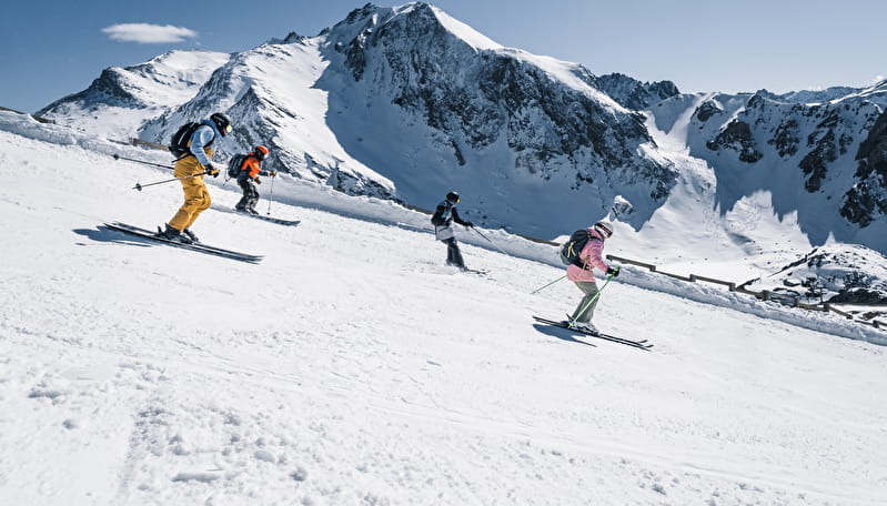 Skieurs sur les pistes de Valfréjus