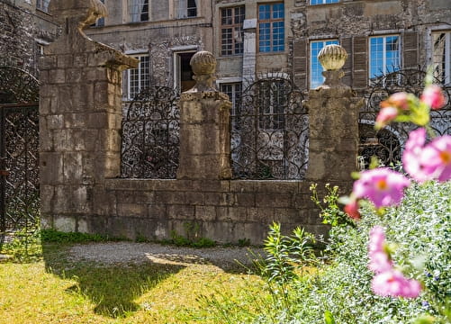 Visite guidée : Sainte-Chapelle du château & demeures... Du 8 mars au 29 juin 2025